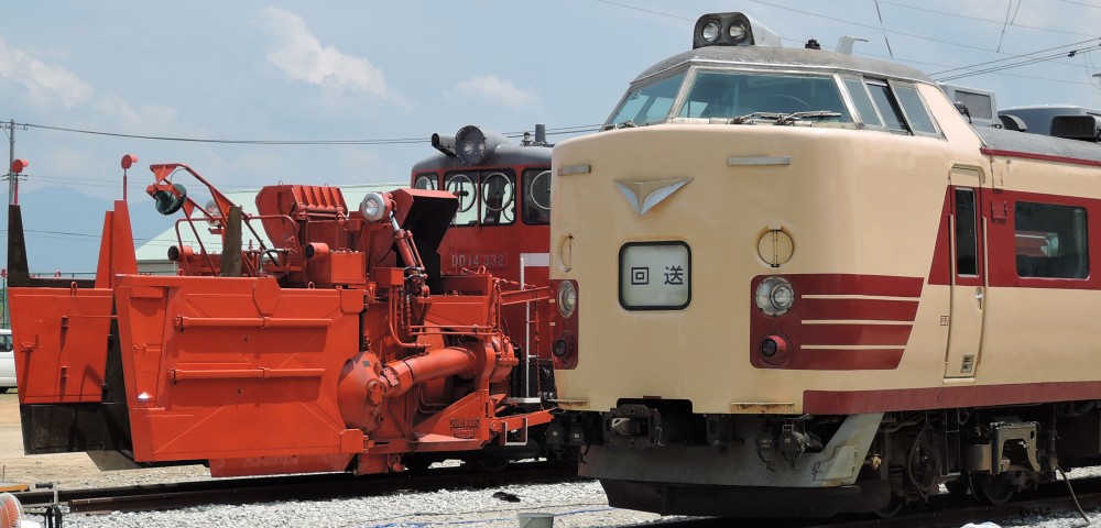 「DD14形機関車運転席公開・ 485系特急形電車客室公開」の写真