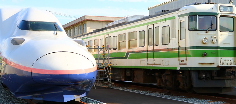 「実物車両客室・運転席公開」の写真