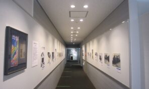 「本館・1F廊下展示更新しました！」の写真