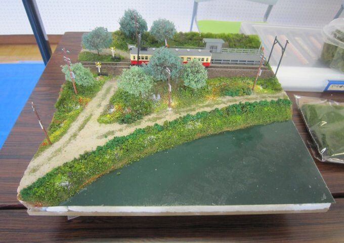 「親子鉄道模型工作教室～Nゲージのジオラマを作ります～」の写真