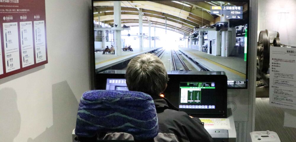 「電車運転シミュレータ運転技能選手権」の写真