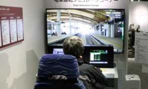 「電車運転シミュレータ運転技能選手権」の写真