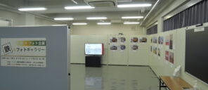 「「鉄×フォトギャラリー2022」階段展示の入替を行いました。」の写真